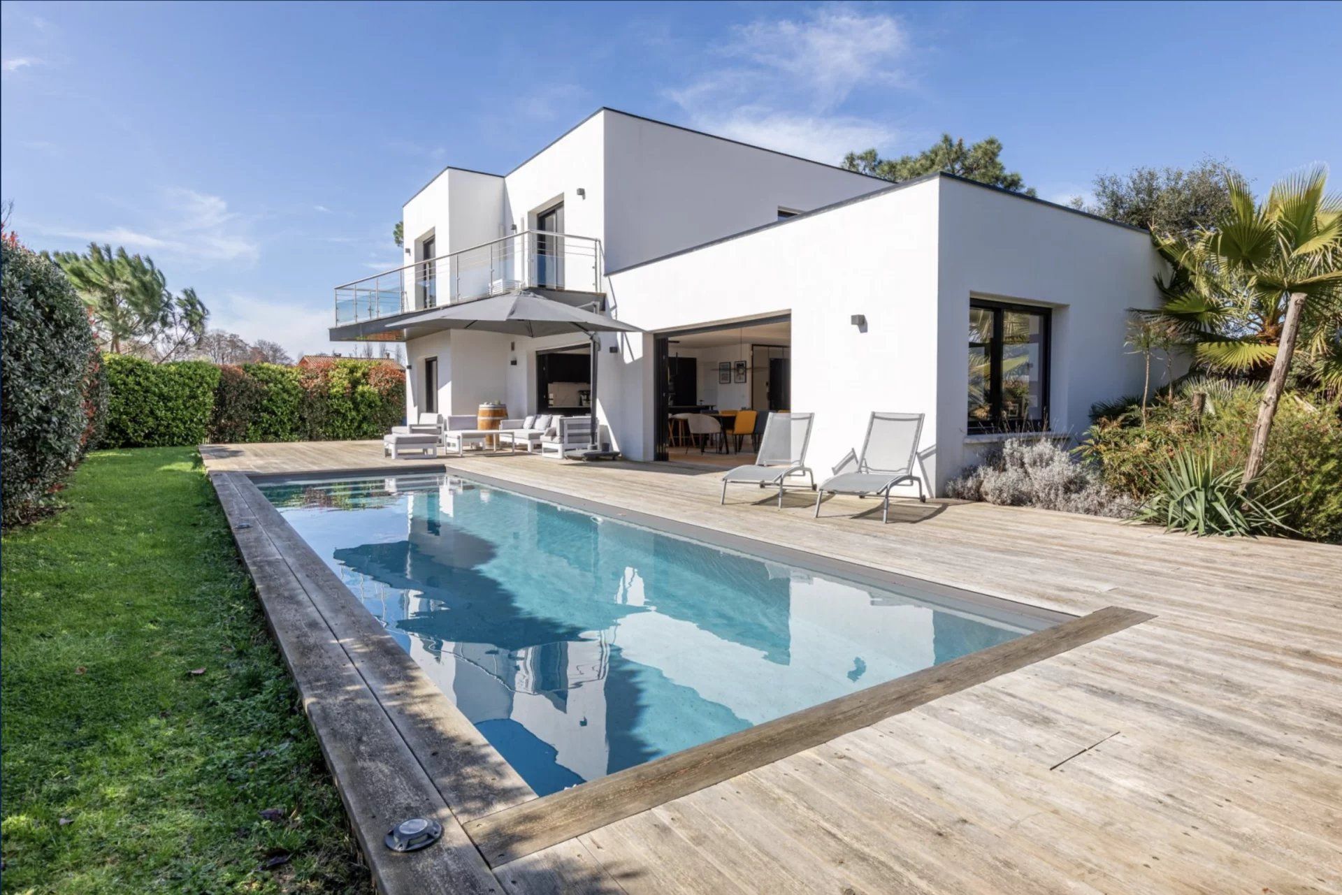 LA TESTE DE BUCH – Élégante Villa Contemporaine, un Bijou Architectural