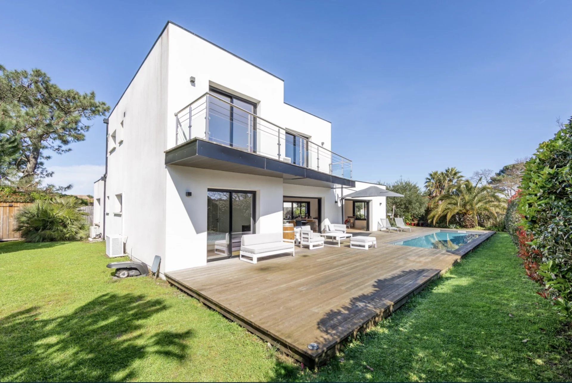 LA TESTE DE BUCH – Élégante Villa Contemporaine, un Bijou Architectural