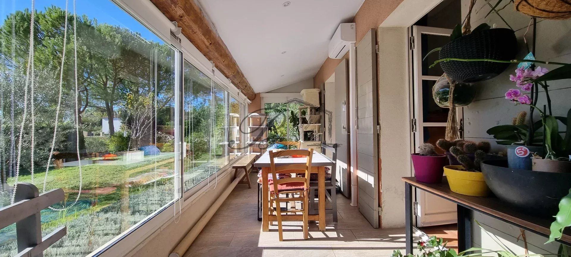 Vente villa avec vue et dépendances, 84120 La Bastidonne.