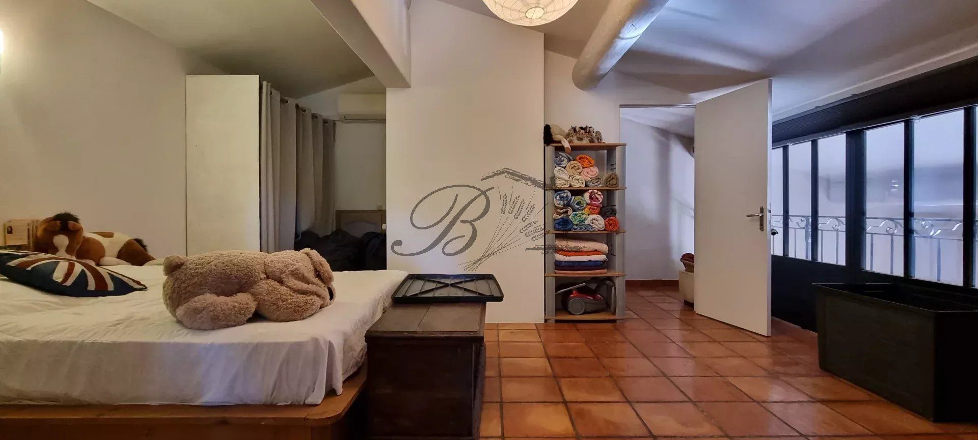 Vente villa avec vue et dépendances, 84120 La Bastidonne.