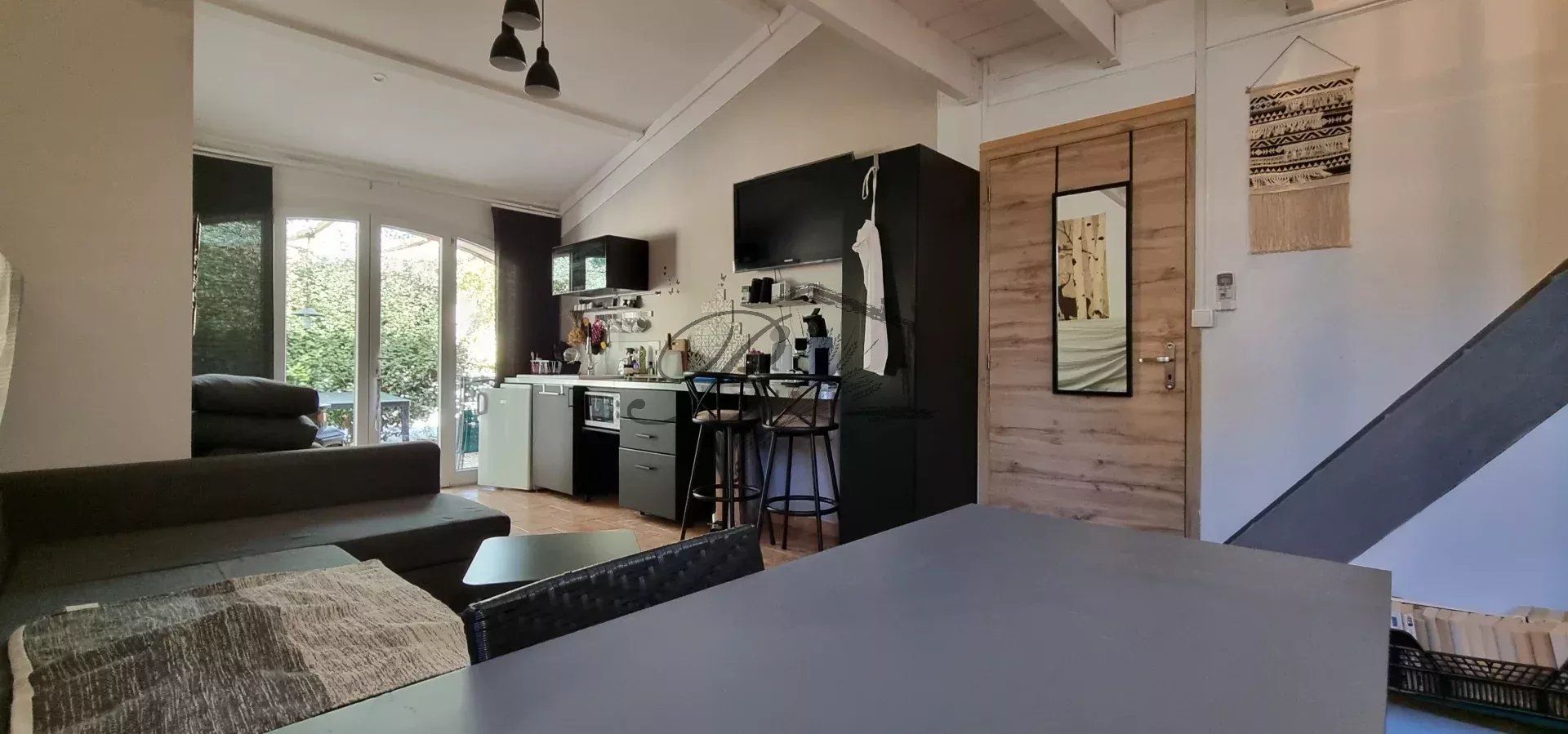 Vente villa avec vue et dépendances, 84120 La Bastidonne.