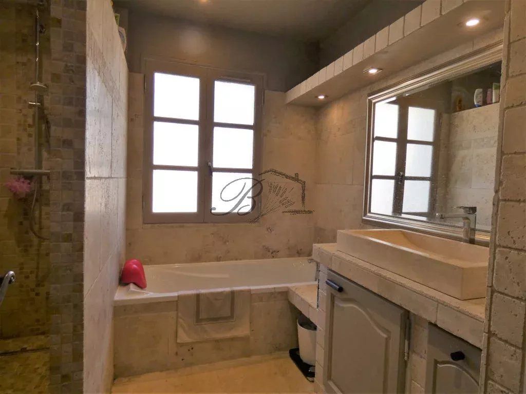 Vente villa avec vue et dépendances, 84120 La Bastidonne.