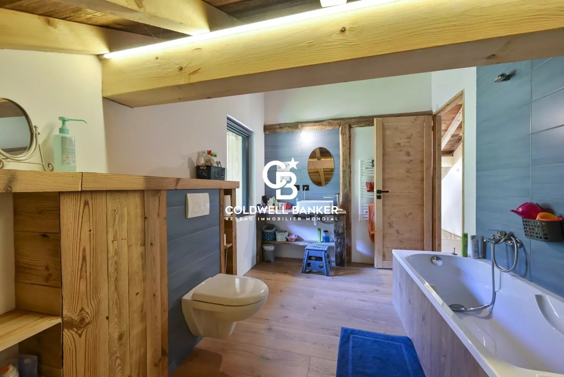 Saint-Gervais - Chalet récent de 155m² avec 4 chambres et 1 bureau sur la commune de Saint-Gervais Mont-Blanc