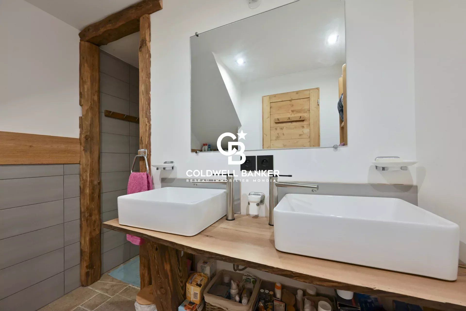 Saint-Gervais - Chalet récent de 155m² avec 4 chambres et 1 bureau sur la commune de Saint-Gervais Mont-Blanc