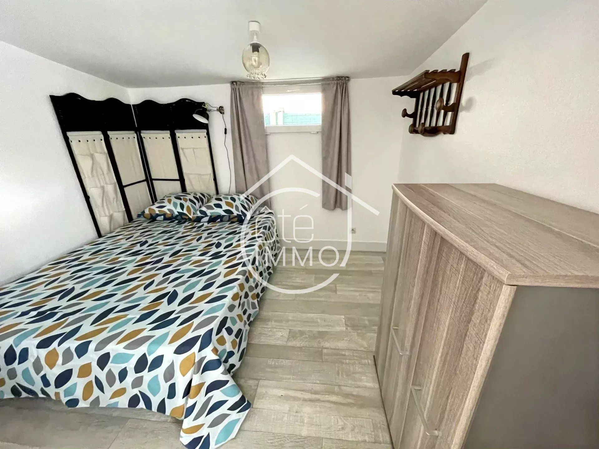 LAMONZIE SAINT MARTIN : Charmante maison de plain-pied 6 pièces de 144m² avec studio attenant