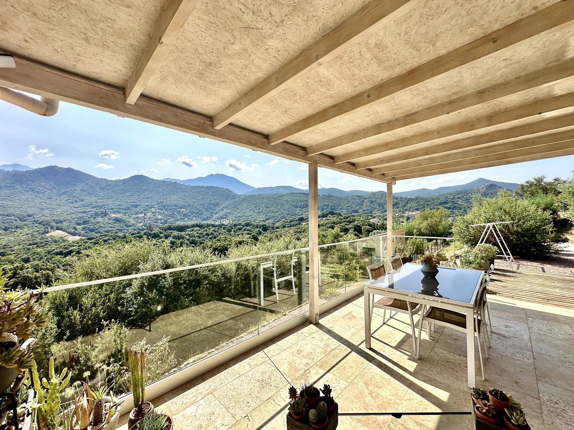Belle Villa  avec Vue Panoramique sur les Montagnes