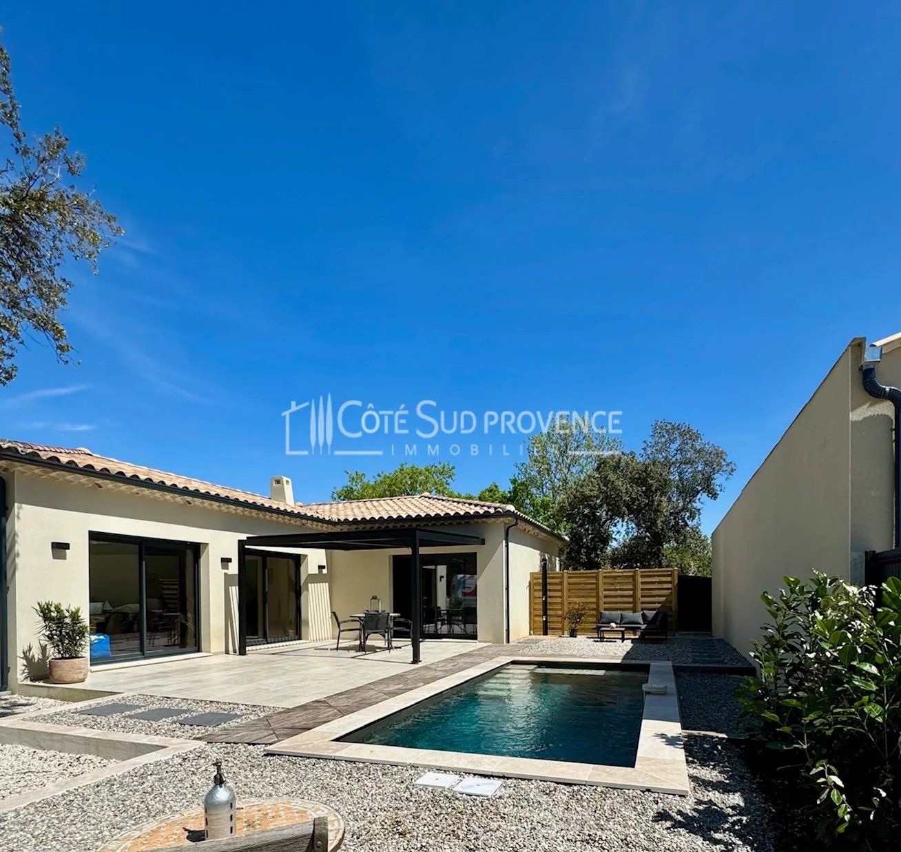 VILLA CONTEMPORAINE AVEC PISCINE SAINT-DIDIER