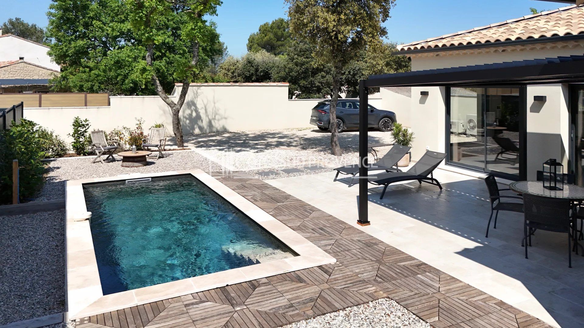 VILLA CONTEMPORAINE AVEC PISCINE SAINT-DIDIER