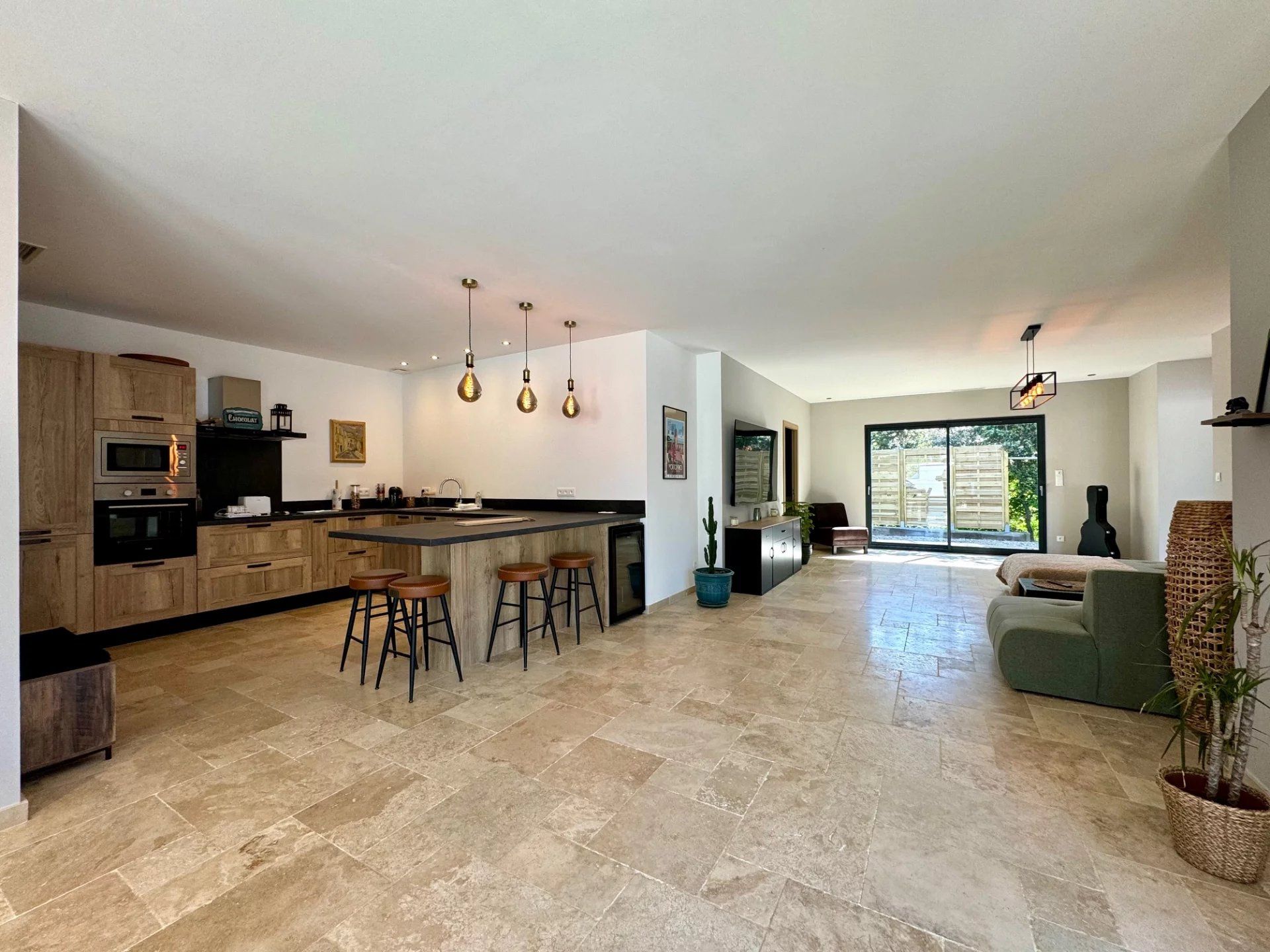 VILLA CONTEMPORAINE AVEC PISCINE SAINT-DIDIER