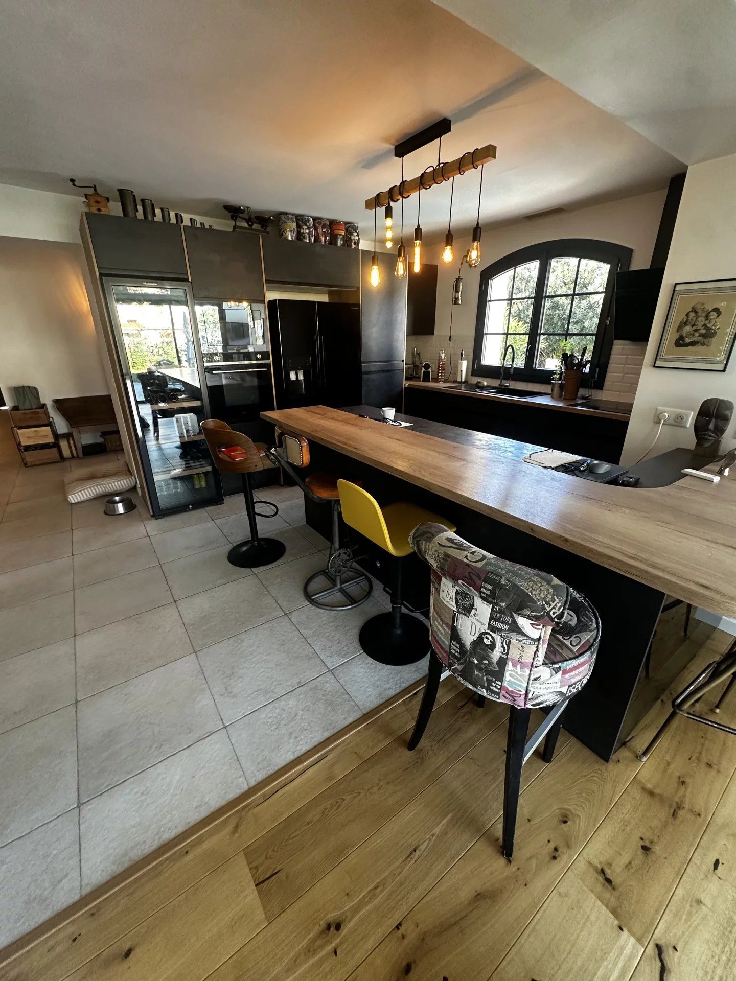 Vaste villa familiale 157 m² – 4 chambres – Rénovation premium 2022 – Terrain 740 m² avec piscine