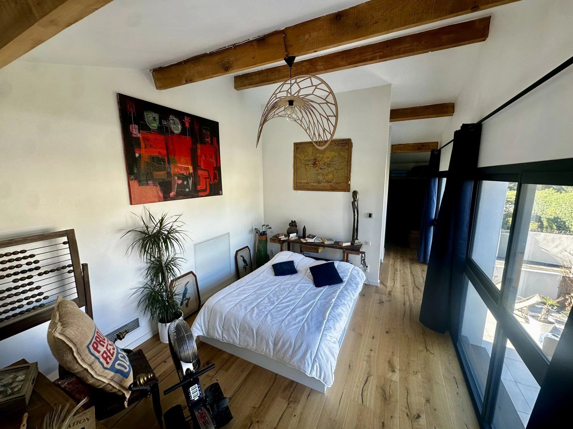 Vaste villa familiale 157 m² – 4 chambres – Rénovation premium 2022 – Terrain 740 m² avec piscine