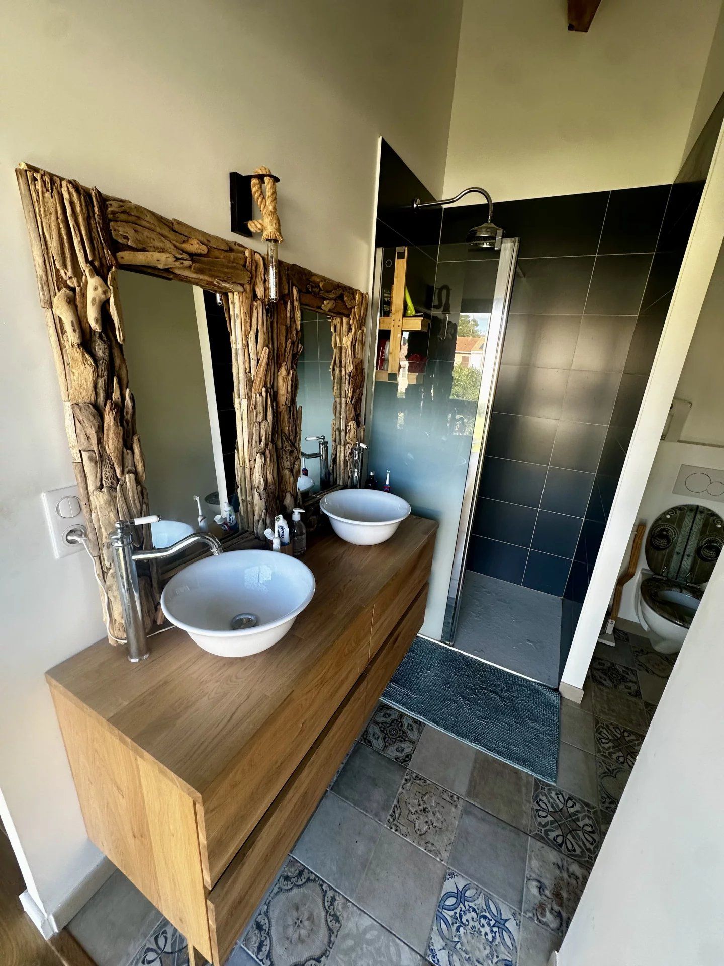 Vaste villa familiale 157 m² – 4 chambres – Rénovation premium 2022 – Terrain 740 m² avec piscine