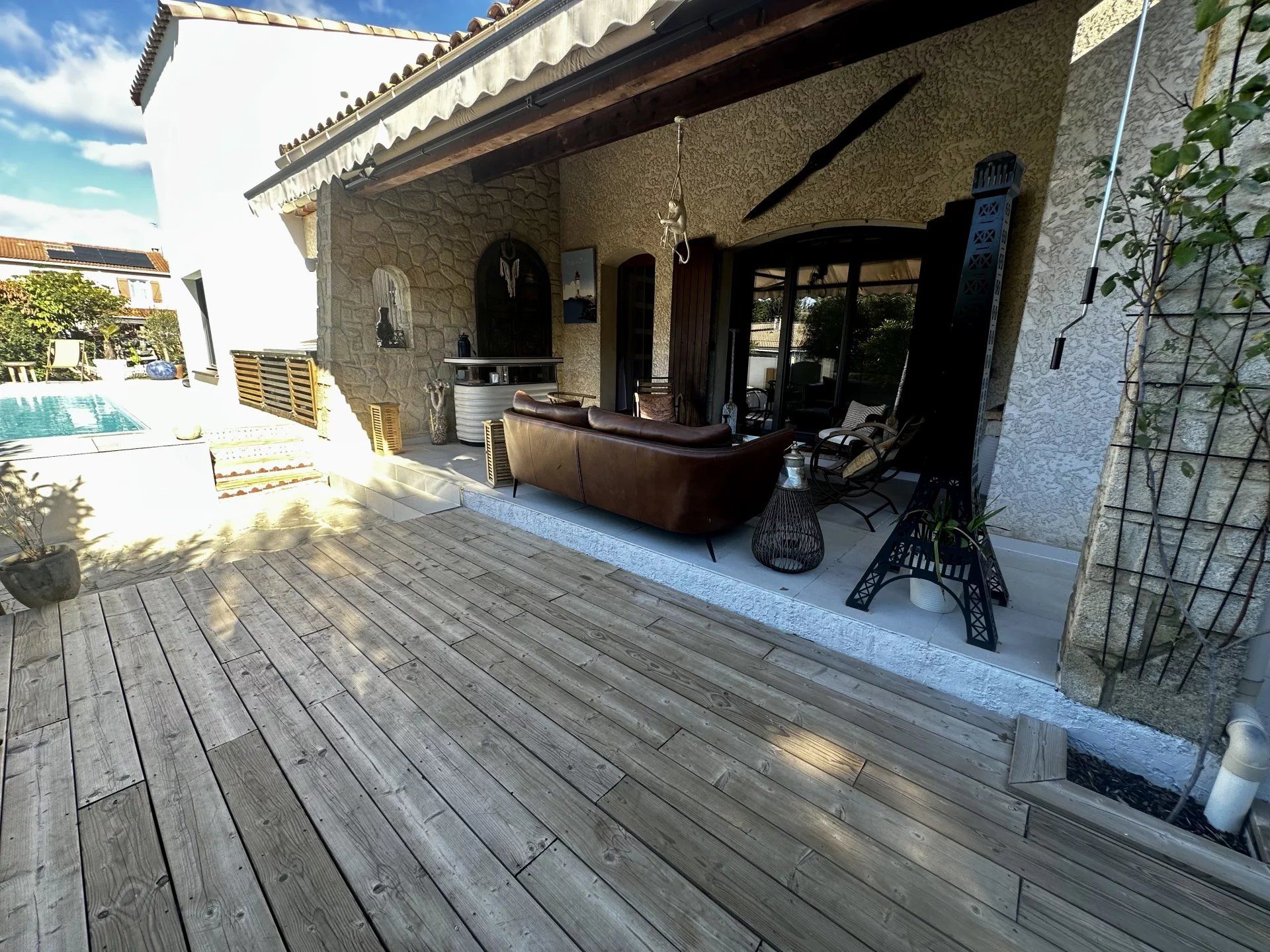 Vaste villa familiale 157 m² – 4 chambres – Rénovation premium 2022 – Terrain 740 m² avec piscine