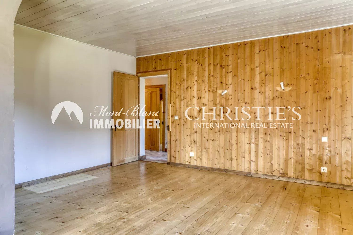 Authentique ferme à rénover – Terrain constructible et vue dégagée