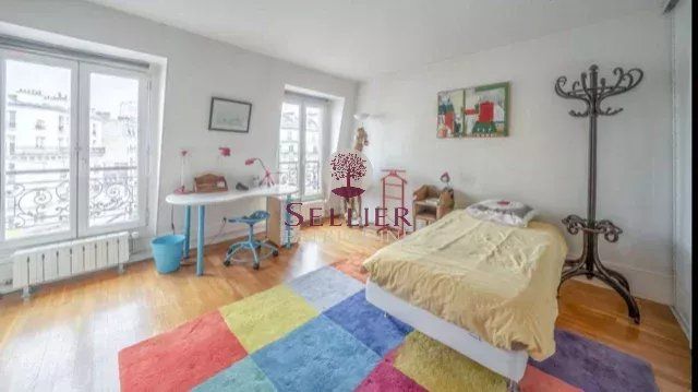 7 pieces traversant denier étage 5 chambres