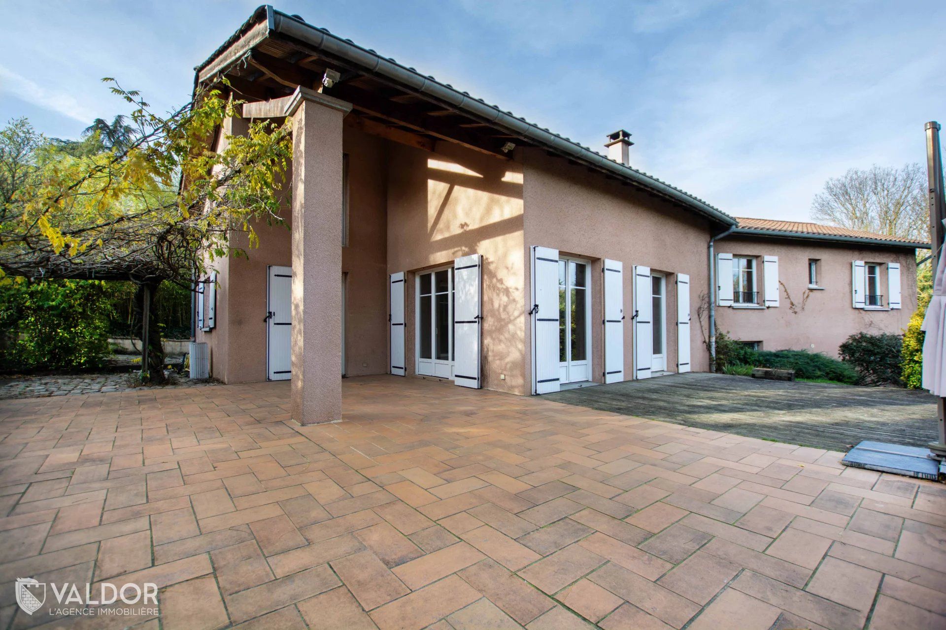 Belle propriété au centre de Dardilly -  238m2 - grand terrain - calme et nature