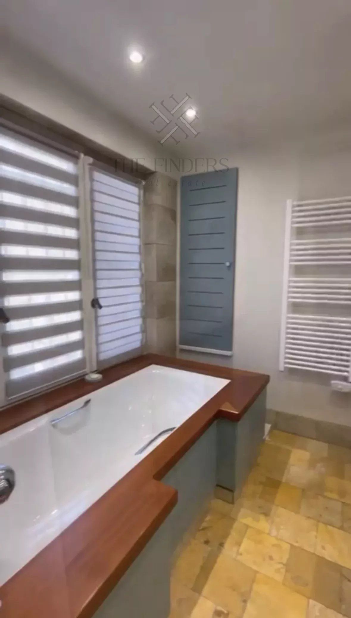 Entrepôt à vendre - Usage mixte professionnel et habitation