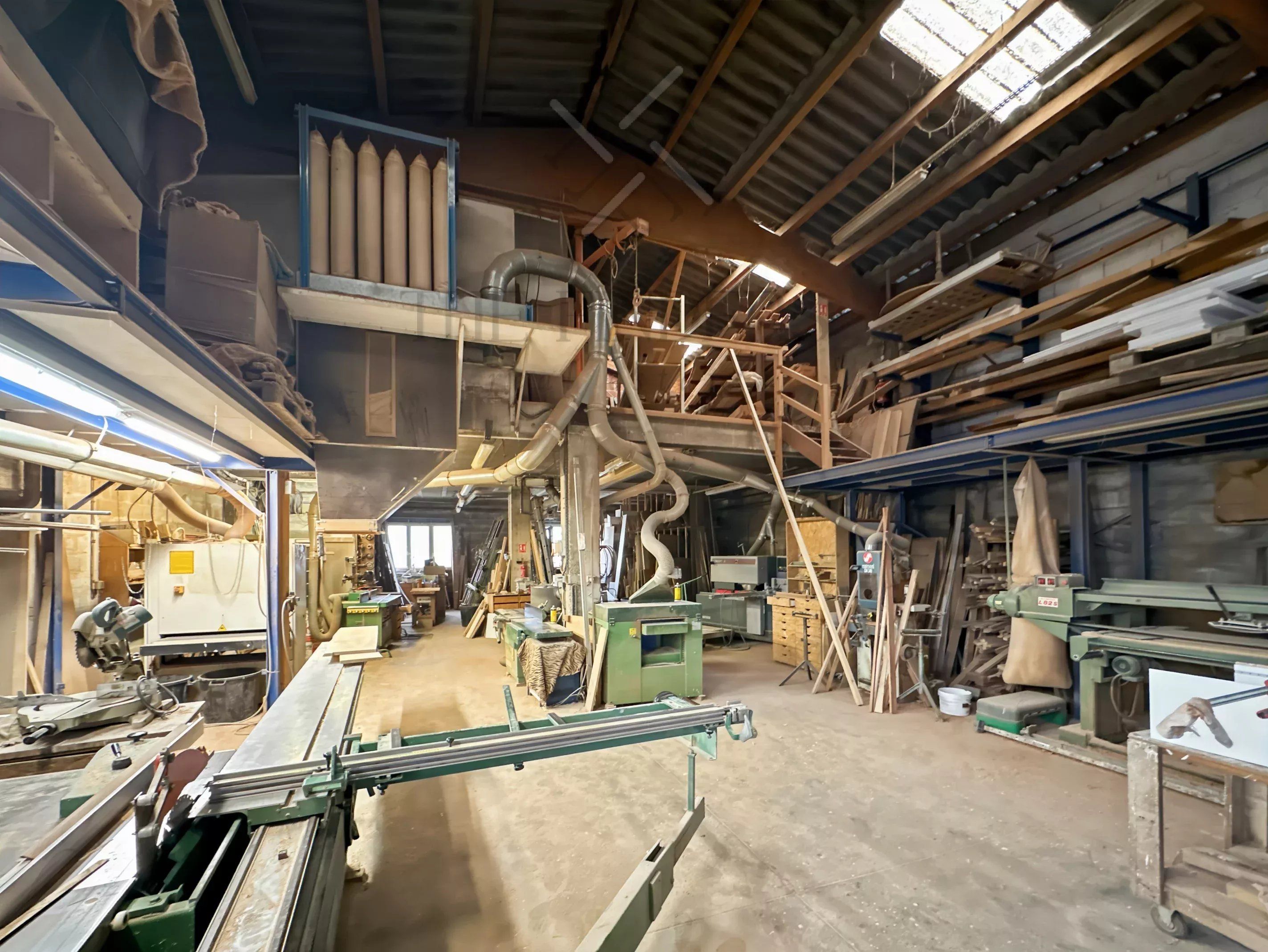 Entrepôt à vendre - Usage mixte professionnel et habitation