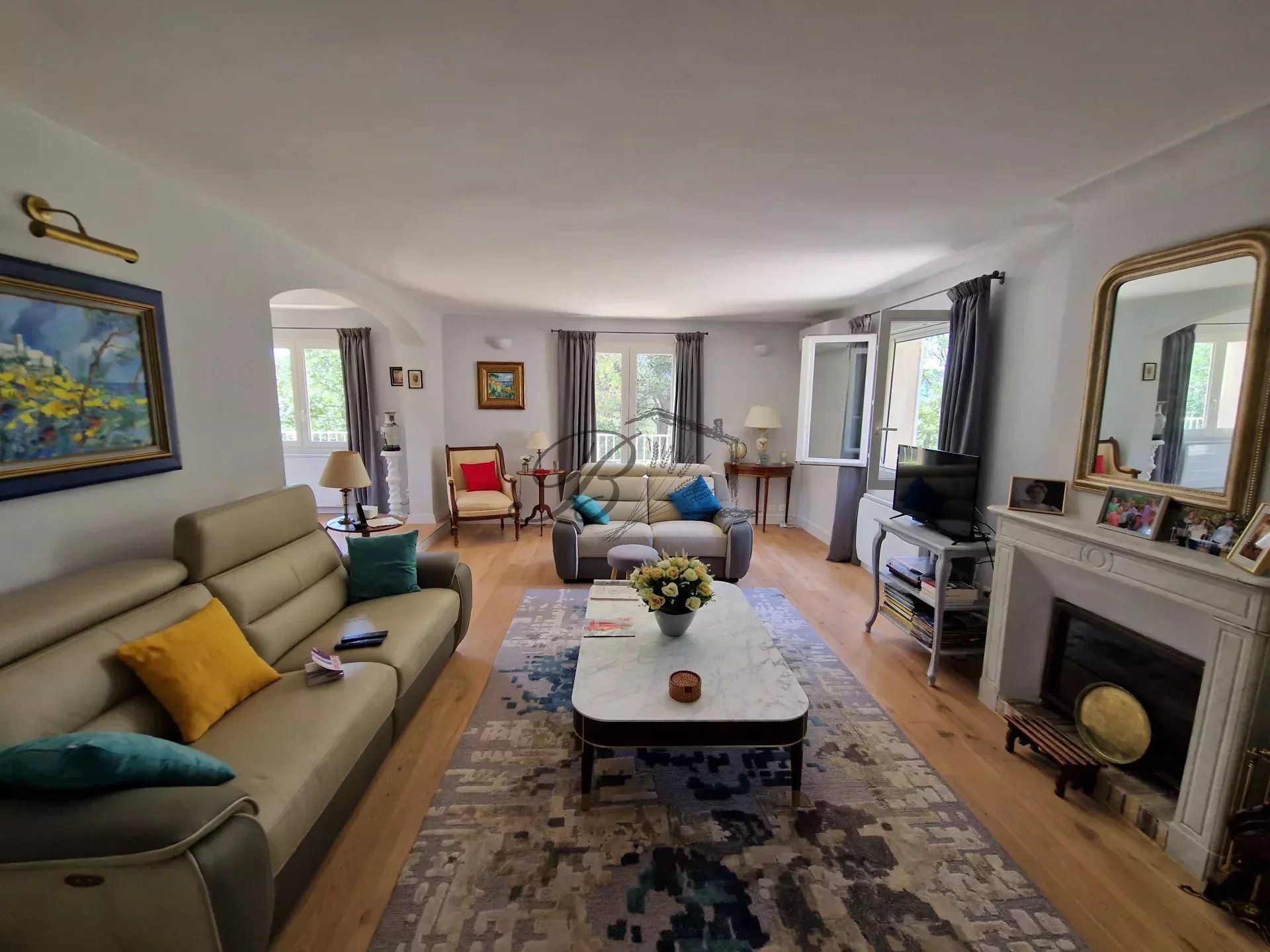 Villa de 225 m² avec piscine à Grambois sur 3200 m².