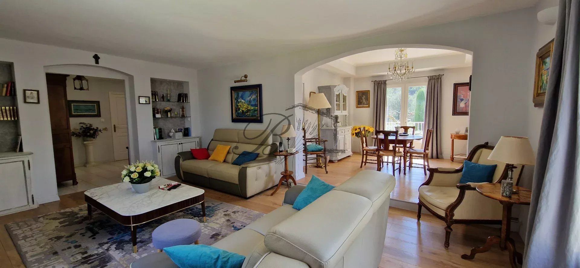 Villa de 225 m² avec piscine à Grambois sur 3200 m².