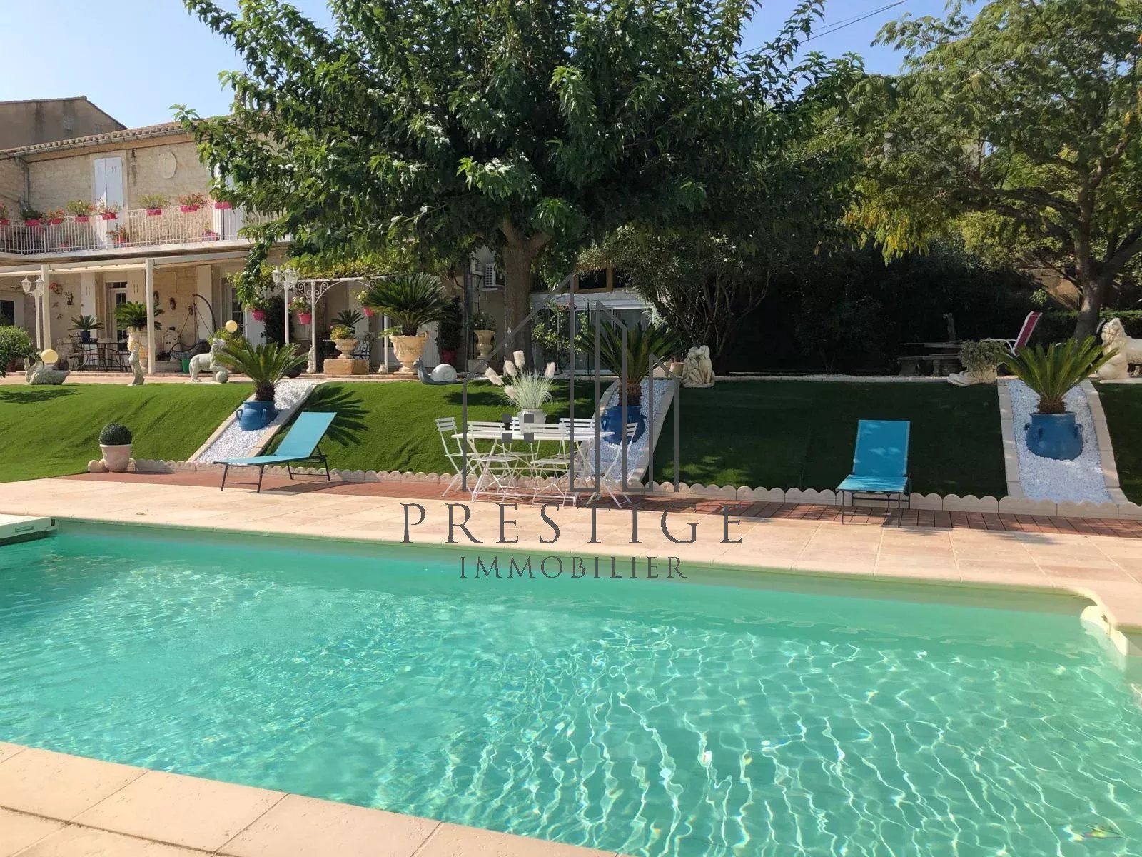 MAS AVEC DEPENDANCES ET PISCINE SUR 2972m² DE TERRAIN