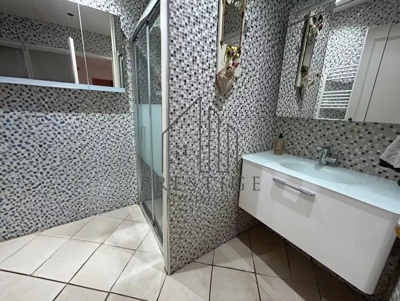 MAS AVEC DEPENDANCES ET PISCINE SUR 2972m² DE TERRAIN