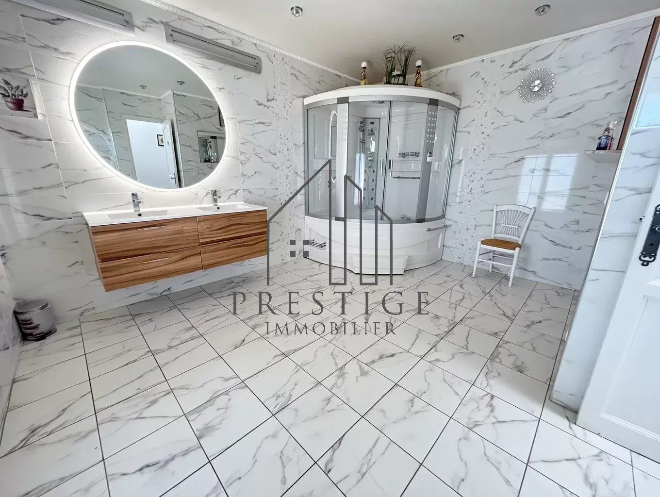 MAS AVEC DEPENDANCES ET PISCINE SUR 2972m² DE TERRAIN