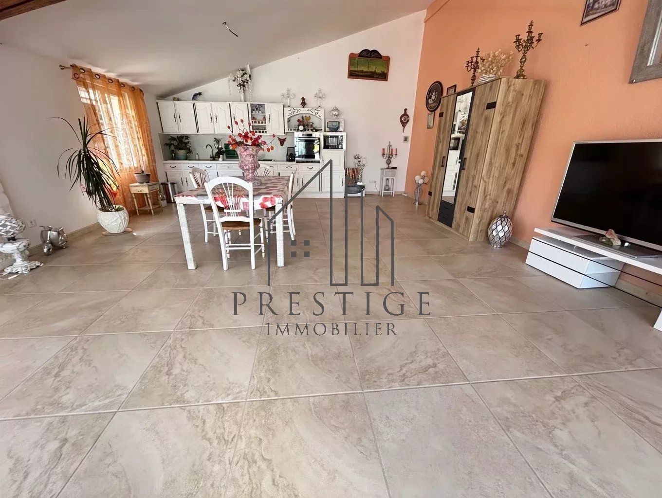MAS AVEC DEPENDANCES ET PISCINE SUR 2972m² DE TERRAIN