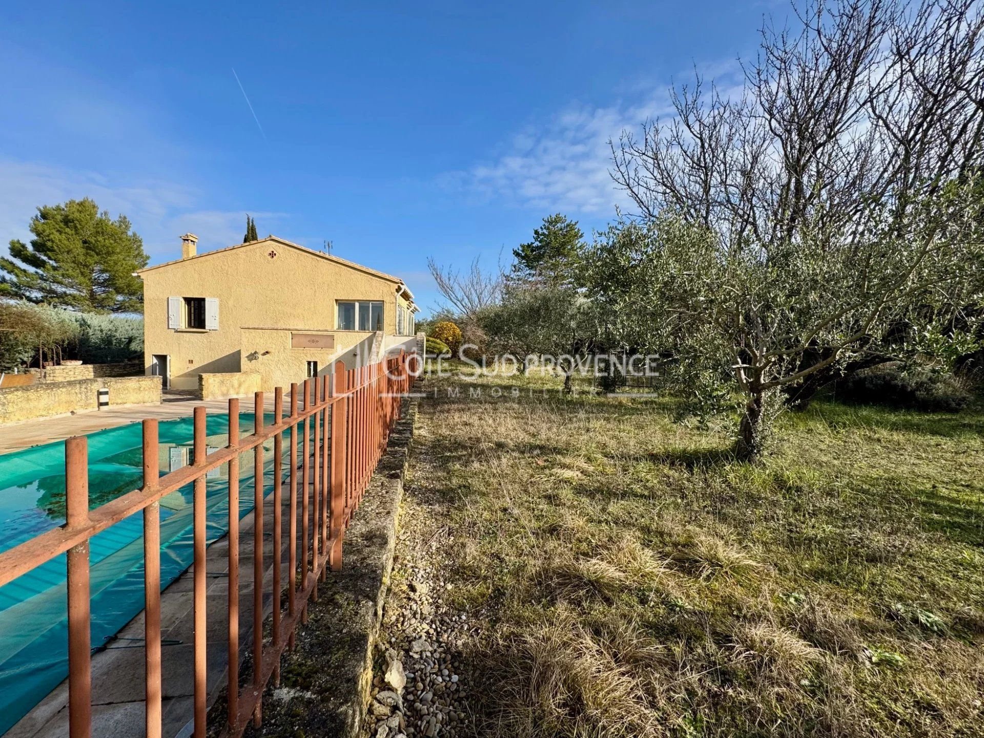 VILLA PISCINE GARAGE LA ROQUE SUR PERNES
