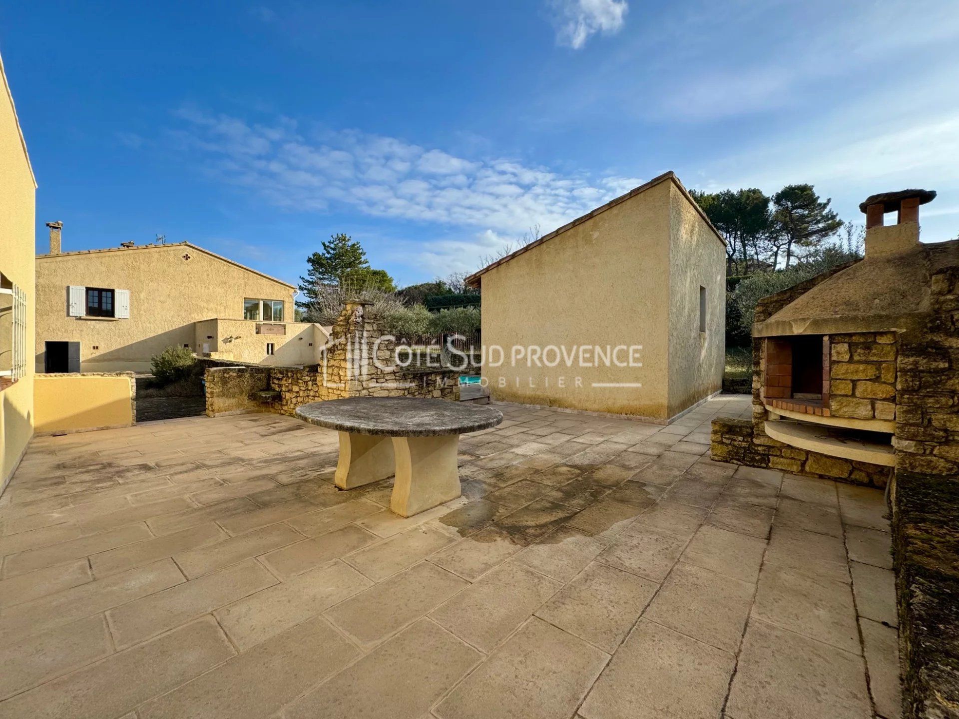 VILLA PISCINE GARAGE LA ROQUE SUR PERNES