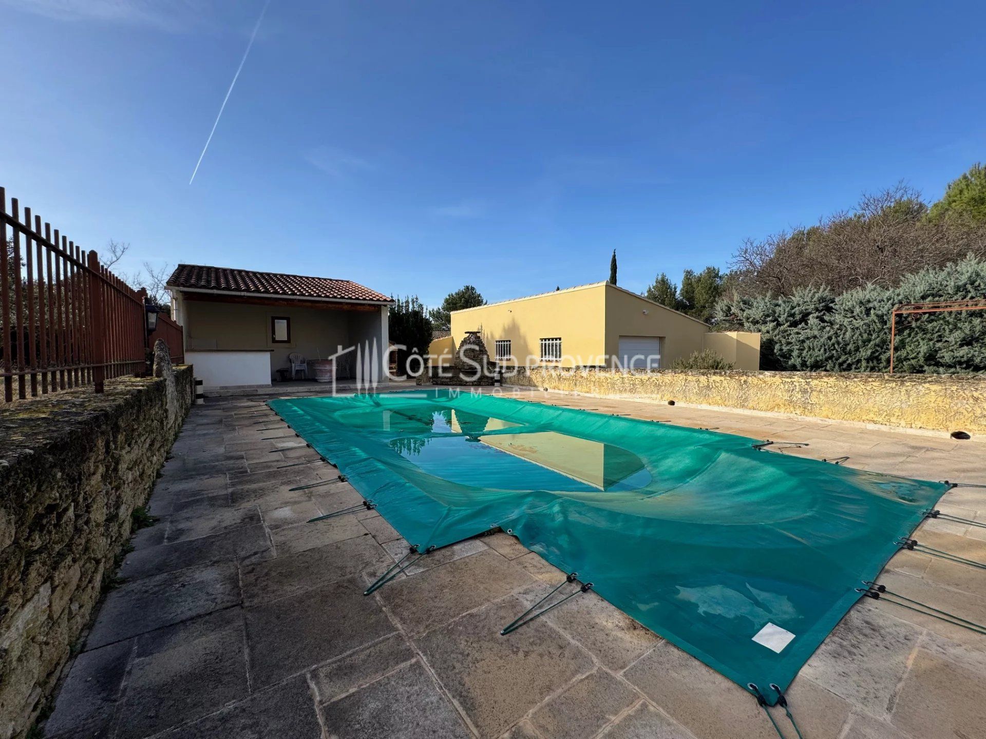 VILLA PISCINE GARAGE LA ROQUE SUR PERNES