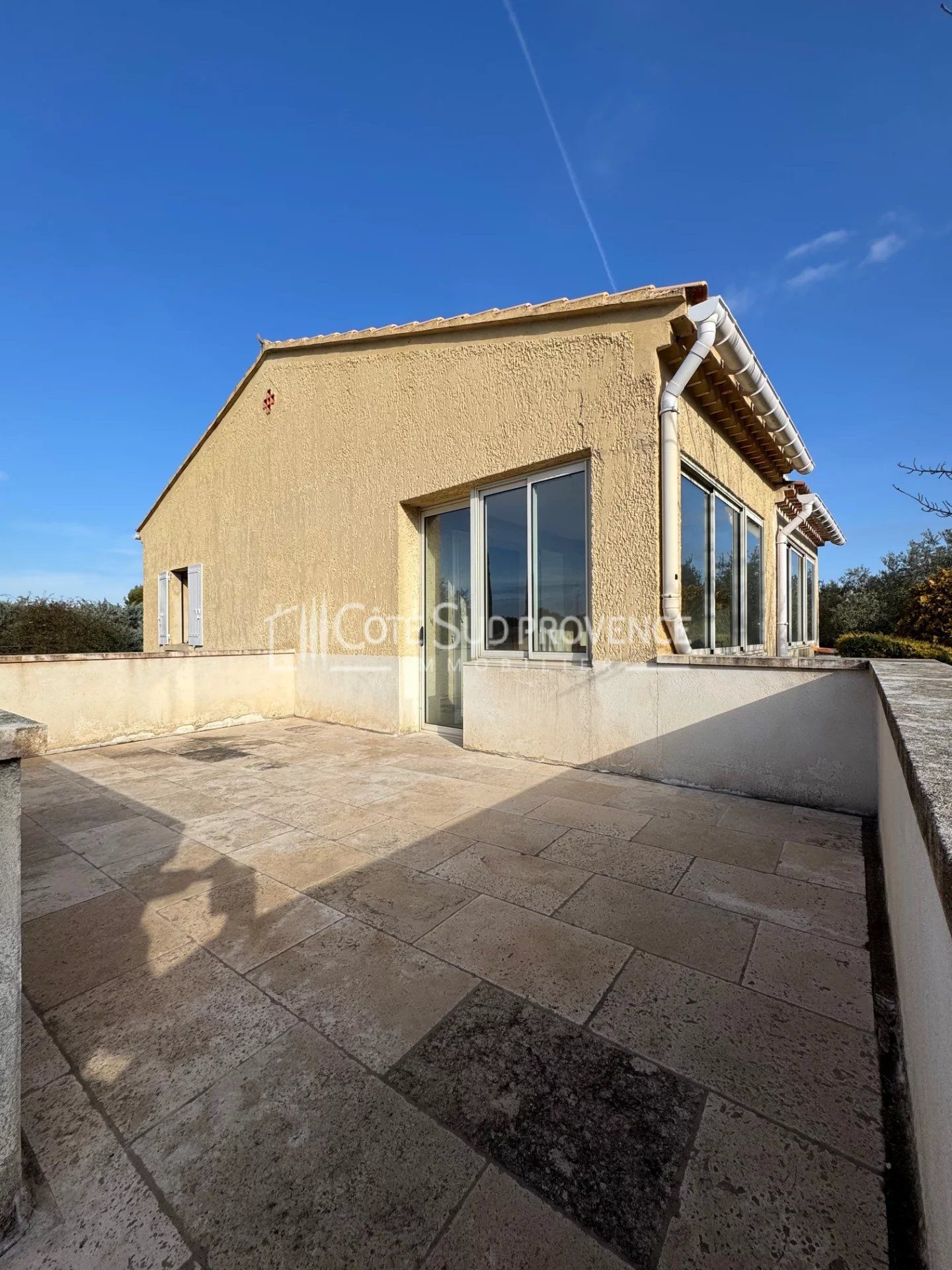VILLA PISCINE GARAGE LA ROQUE SUR PERNES