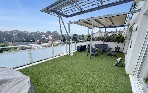 Nîmes, Route d'Uzès district, 90m2 apartment, 2 bedrooms, 30m2 terrace with view, garage, elevator, pool