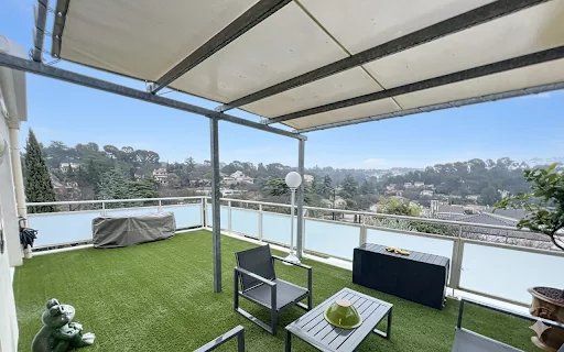 Nîmes, Route d'Uzès district, 90m2 apartment, 2 bedrooms, 30m2 terrace with view, garage, elevator, pool
