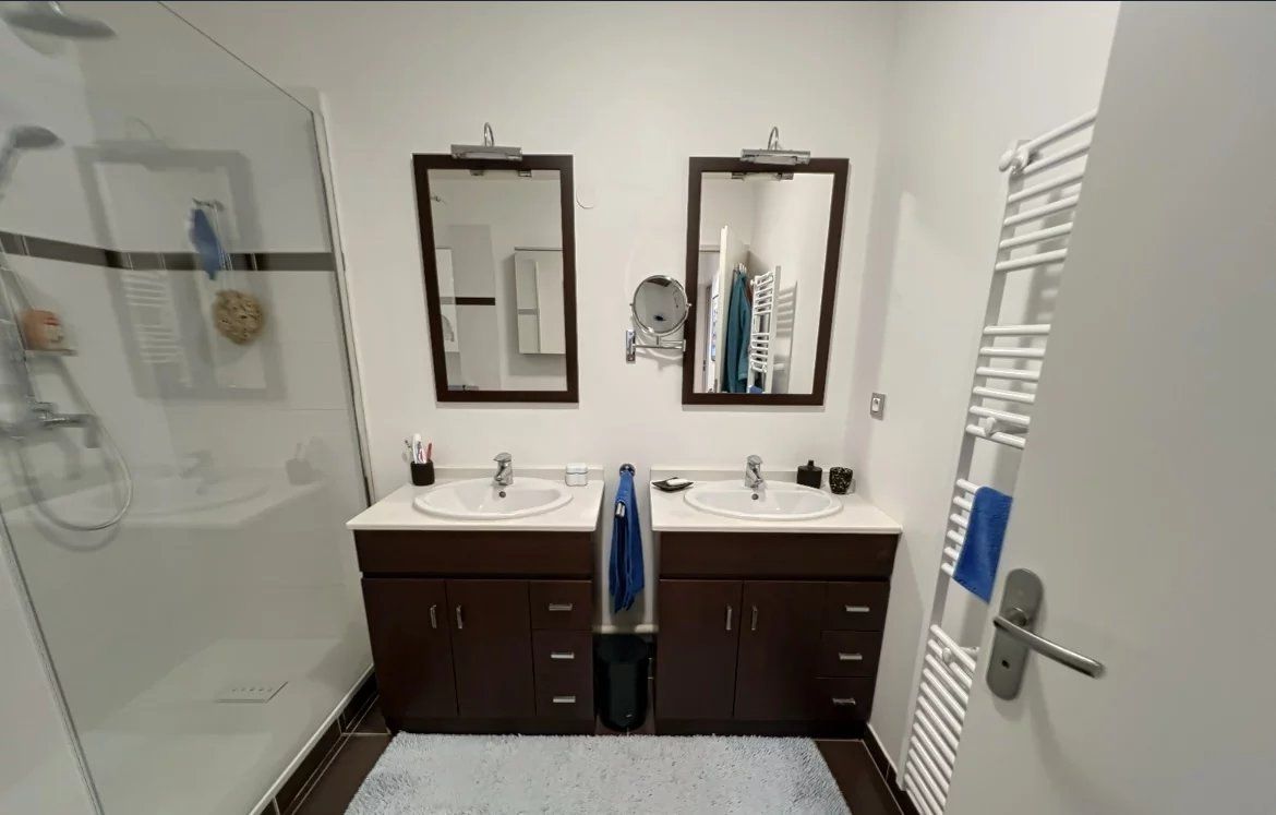 Nîmes, Route d'Uzès district, 90m2 apartment, 2 bedrooms, 30m2 terrace with view, garage, elevator, pool