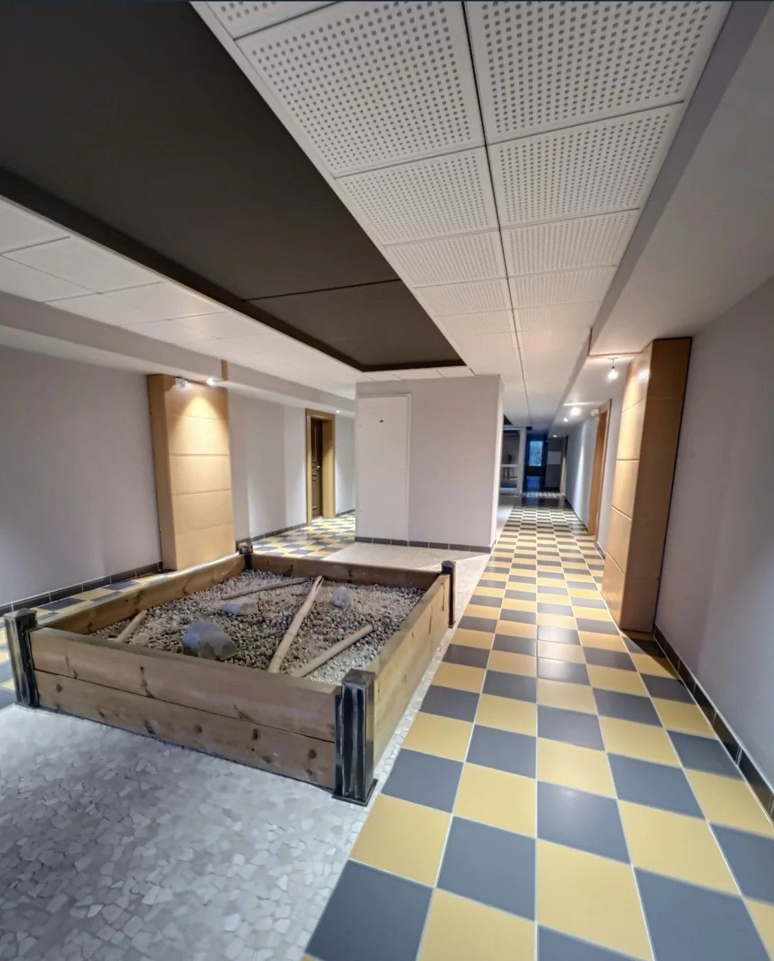 Nîmes, Route d'Uzès district, 90m2 apartment, 2 bedrooms, 30m2 terrace with view, garage, elevator, pool