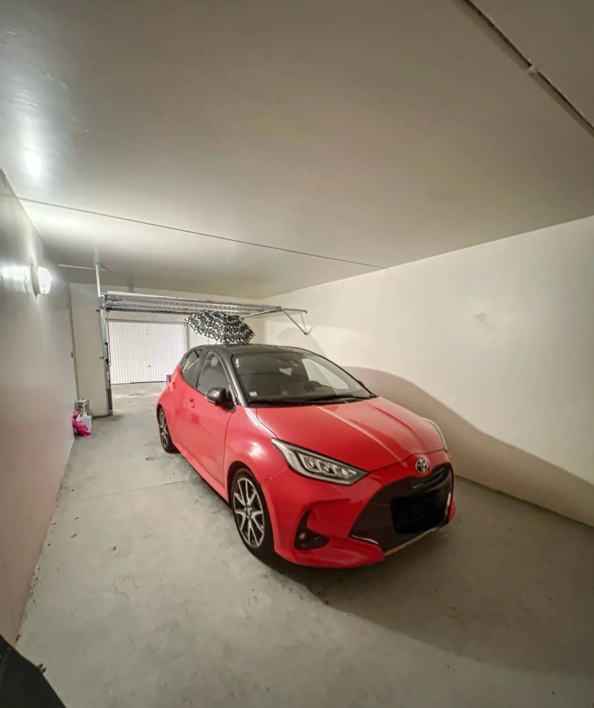 Nîmes, Route d'Uzès district, 90m2 apartment, 2 bedrooms, 30m2 terrace with view, garage, elevator, pool