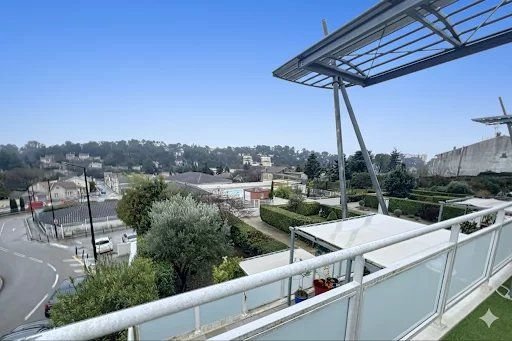 Nîmes, Route d'Uzès district, 90m2 apartment, 2 bedrooms, 30m2 terrace with view, garage, elevator, pool