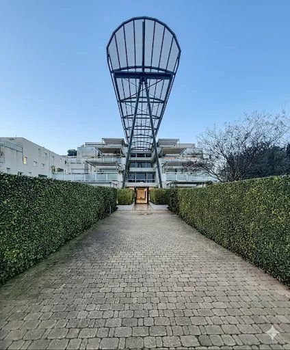 Nîmes, Route d'Uzès district, 90m2 apartment, 2 bedrooms, 30m2 terrace with view, garage, elevator, pool