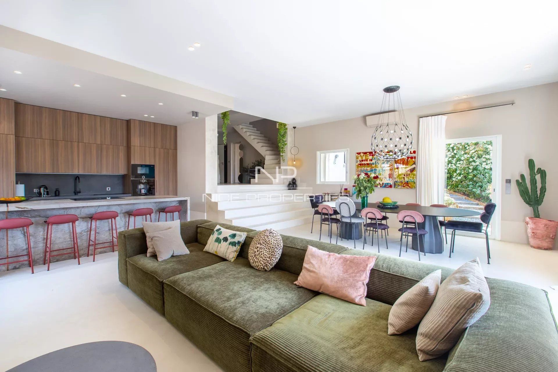 Corniche Fleurie, splendide villa moderne avec vue panoramique collines et mer