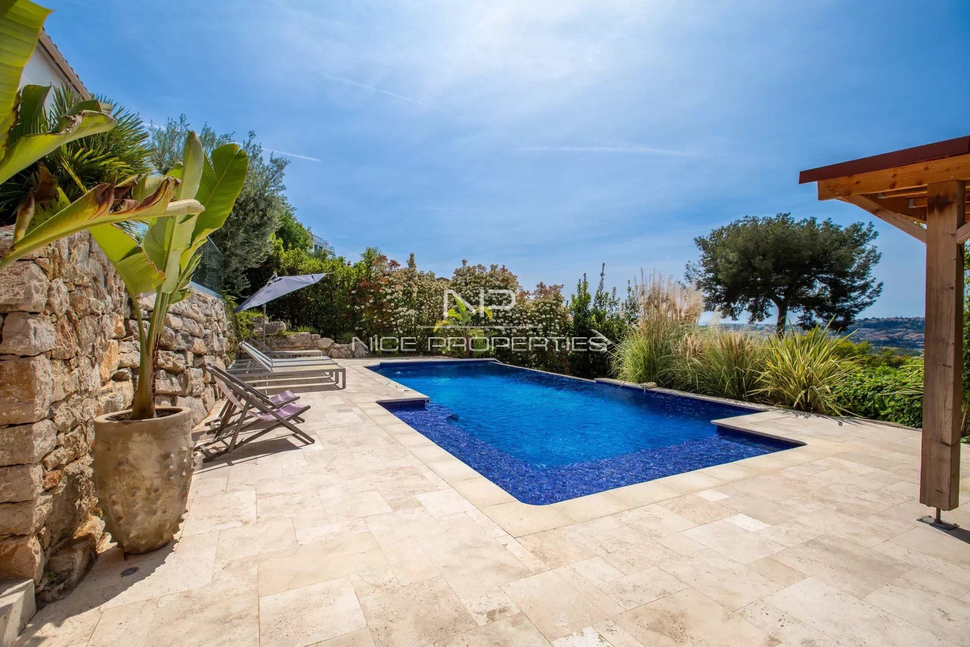 Corniche Fleurie, splendide villa moderne avec vue panoramique collines et mer