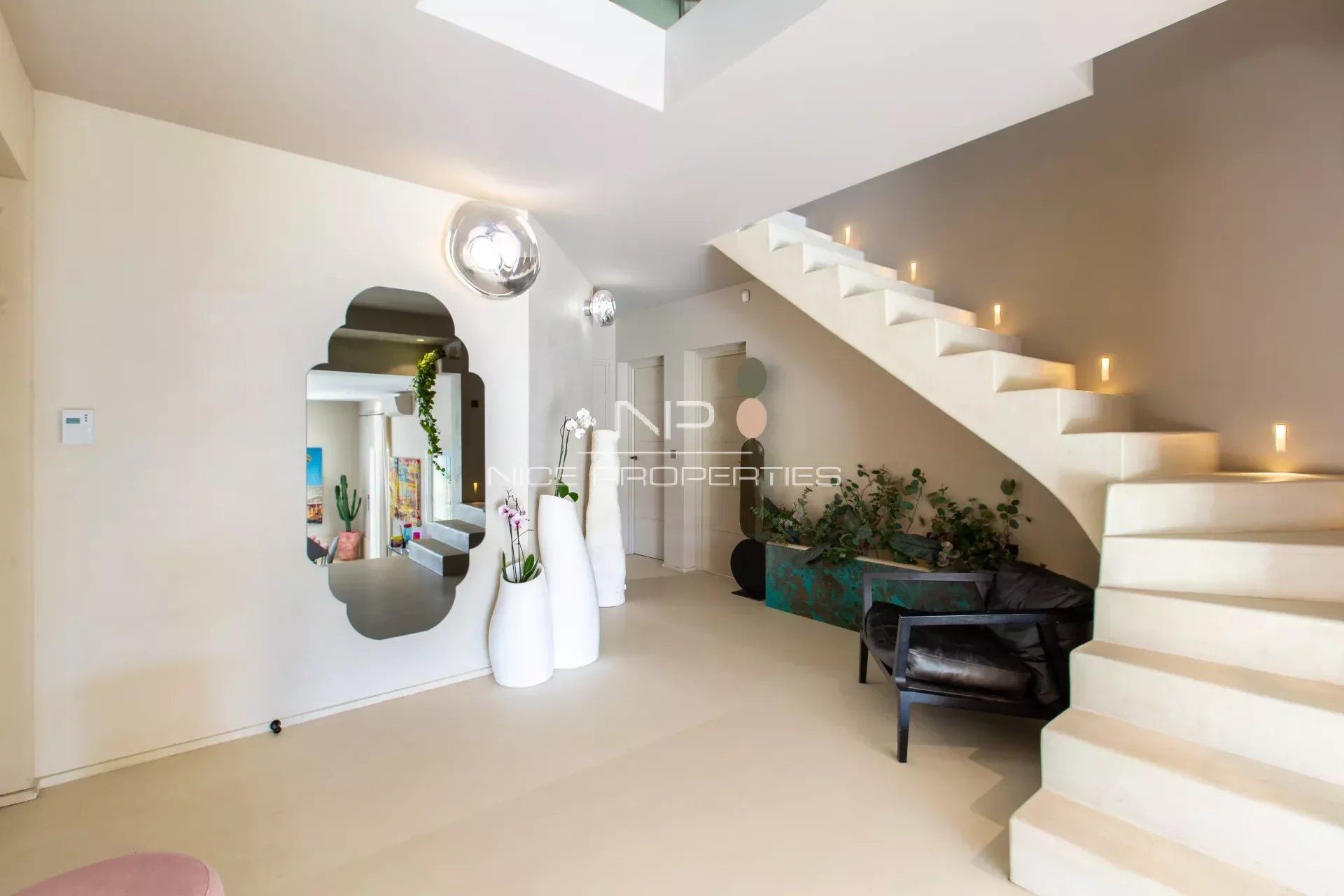 Corniche Fleurie, splendide villa moderne avec vue panoramique collines et mer