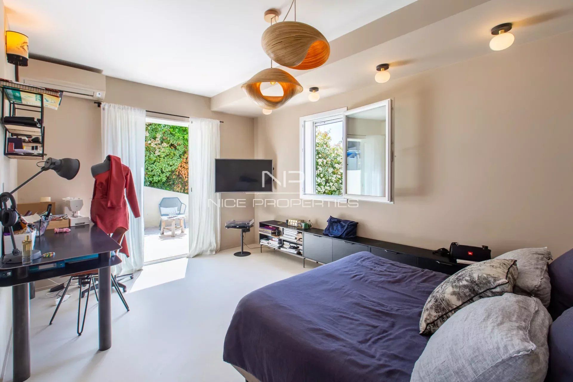 Corniche Fleurie, splendide villa moderne avec vue panoramique collines et mer