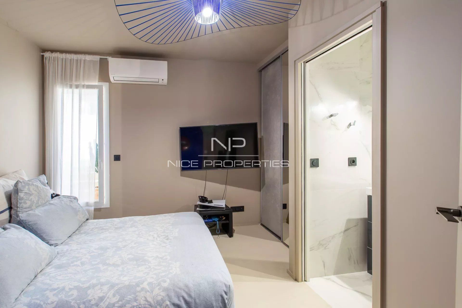 Corniche Fleurie, splendide villa moderne avec vue panoramique collines et mer