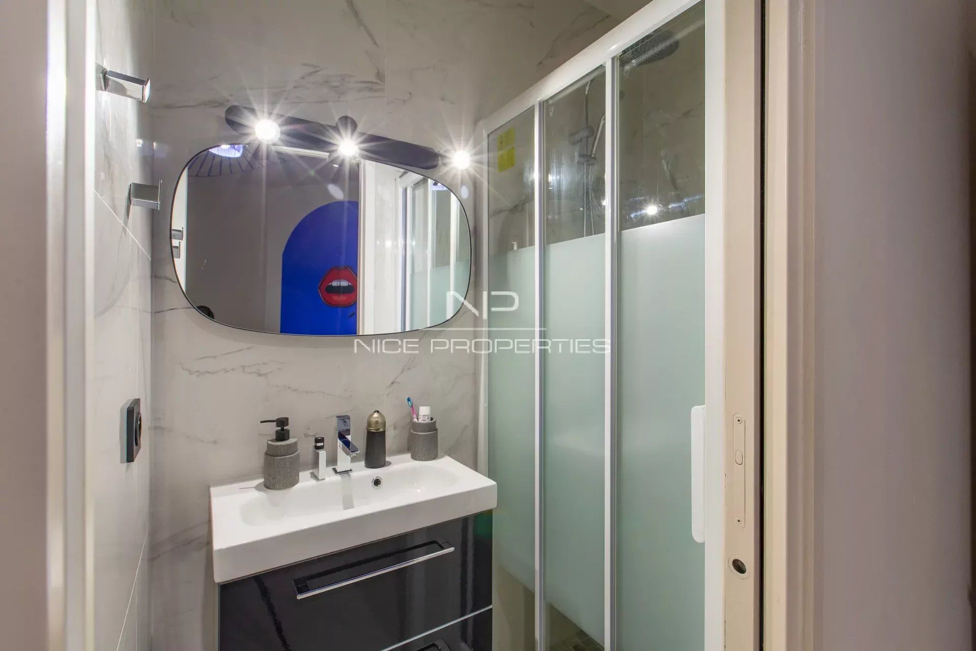 Corniche Fleurie, splendide villa moderne avec vue panoramique collines et mer