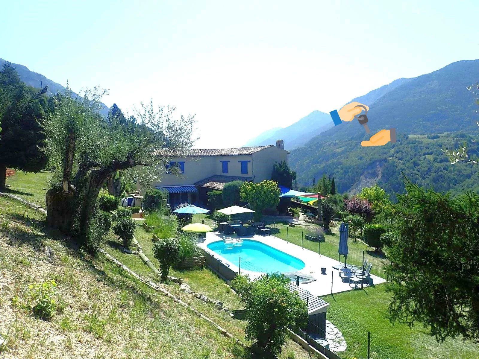 Maison 6 pièces 179 m² - Terrain 6447 m² - Piscine