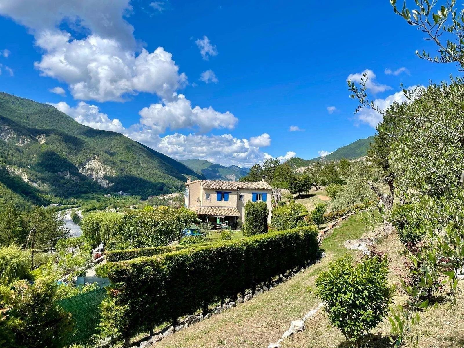 Maison 6 pièces 179 m² - Terrain 6447 m² - Piscine