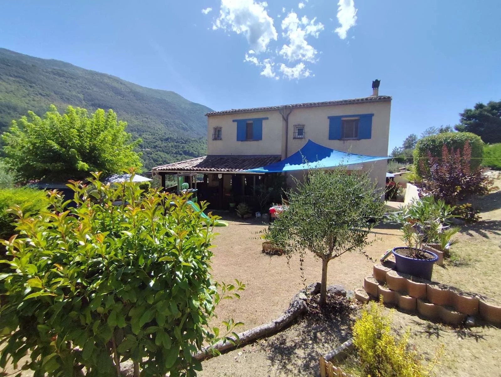 Maison 6 pièces 179 m² - Terrain 6447 m² - Piscine