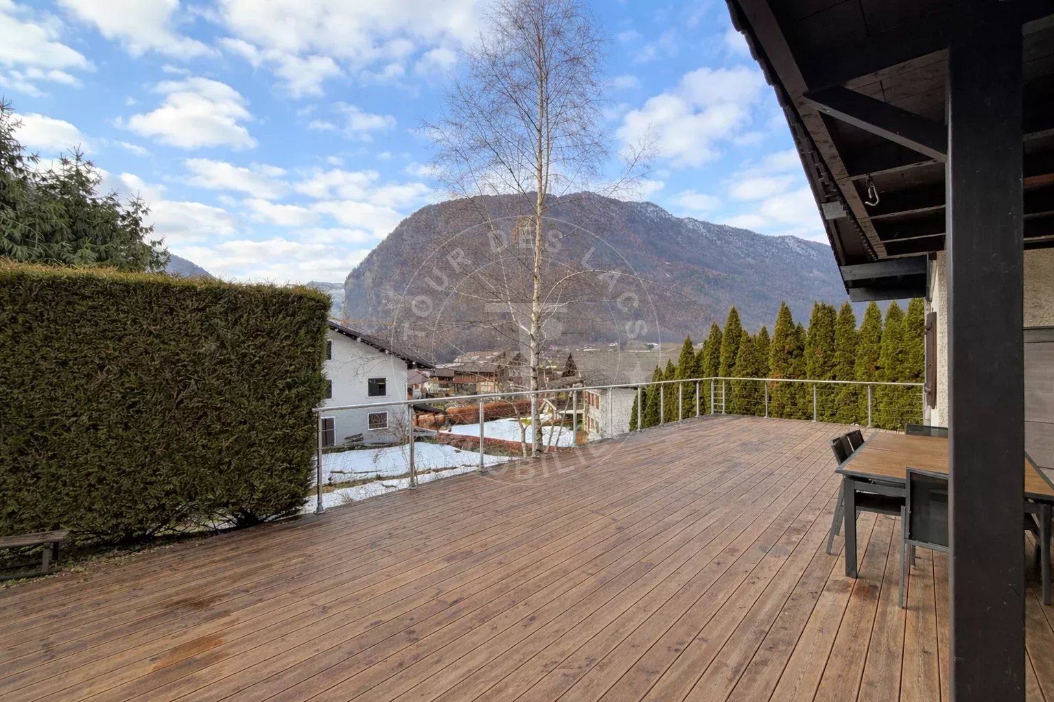 Chalet de 195 m2 habitables au calme, premières hauteurs de Thônes