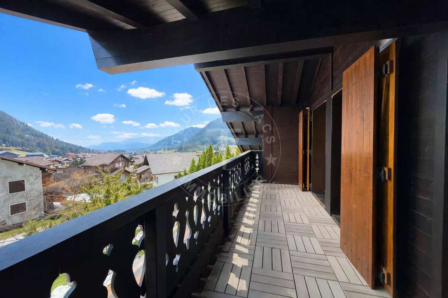 Chalet de 195 m2 habitables au calme, premières hauteurs de Thônes